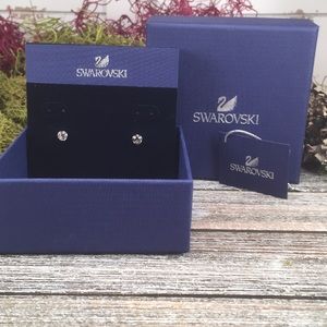 NWT swarovski crystal stud earrings